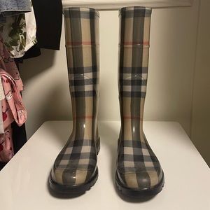 Burberry tall rain boots size 38 great condition